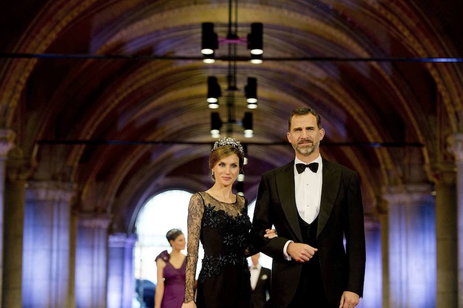 Felipe VI y Doña Letizia celebran su quince aniversario desde que se dieran el 'sí quiero' en La Almudena.