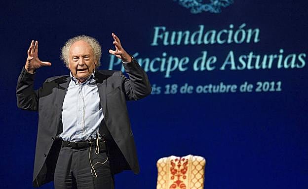 Eduard Punset, durante una conferencia con motivo de la entrega de los Premios Príncipe de Asturias de 2011. 