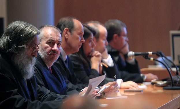 Los letrados Sergio Herrero, Miguel Valdés-Hevia, Ana Muñiz, Javier Díaz Dapena y José Carlos García, defensores de los acusados. 