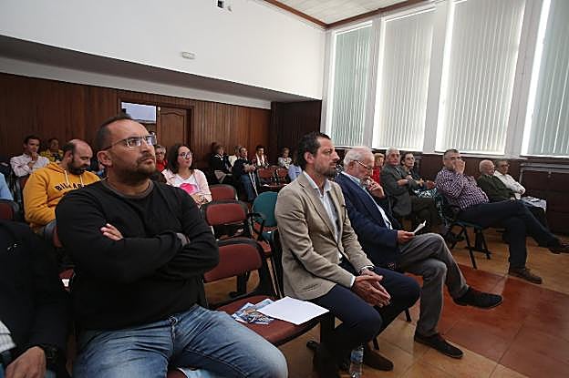 Eloy Alonso, esperando el momento de su intervención. 