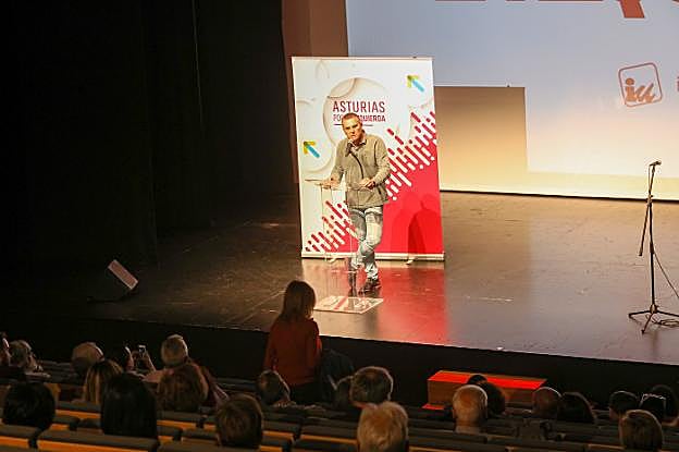 Mino García durante su intervención en el acto central de campaña de Izquierda Unida. 