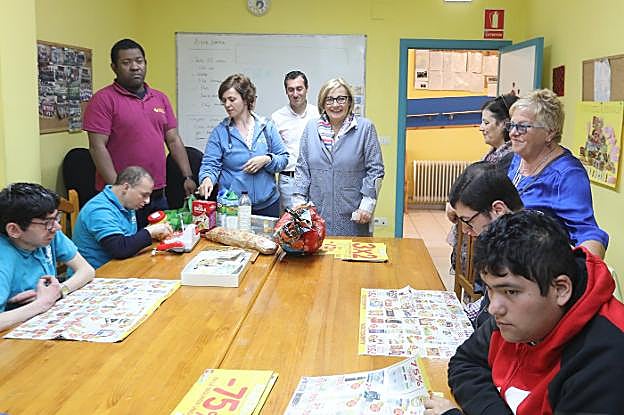 Monteserín visitó ayer el local de formación de Rey Pelayo. 