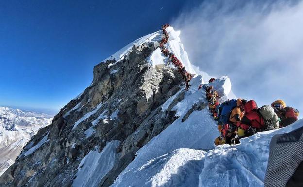 Colas en la cima del Everest el pasado miércoles. 