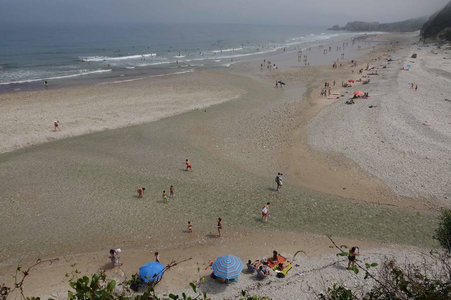 Playa San Antolín, en Llanes