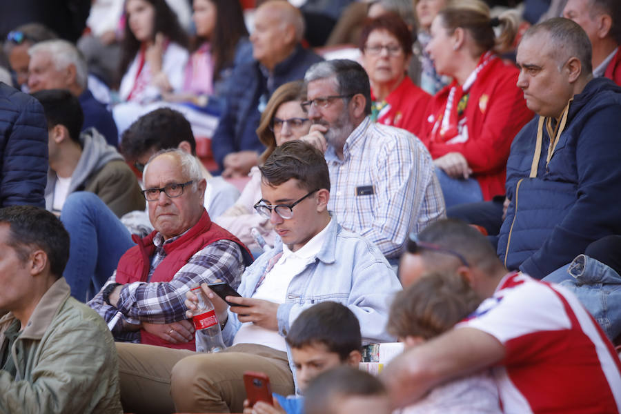 Fotos: ¿Estuviste en el Sporting - Albacete? ¡Búscate!