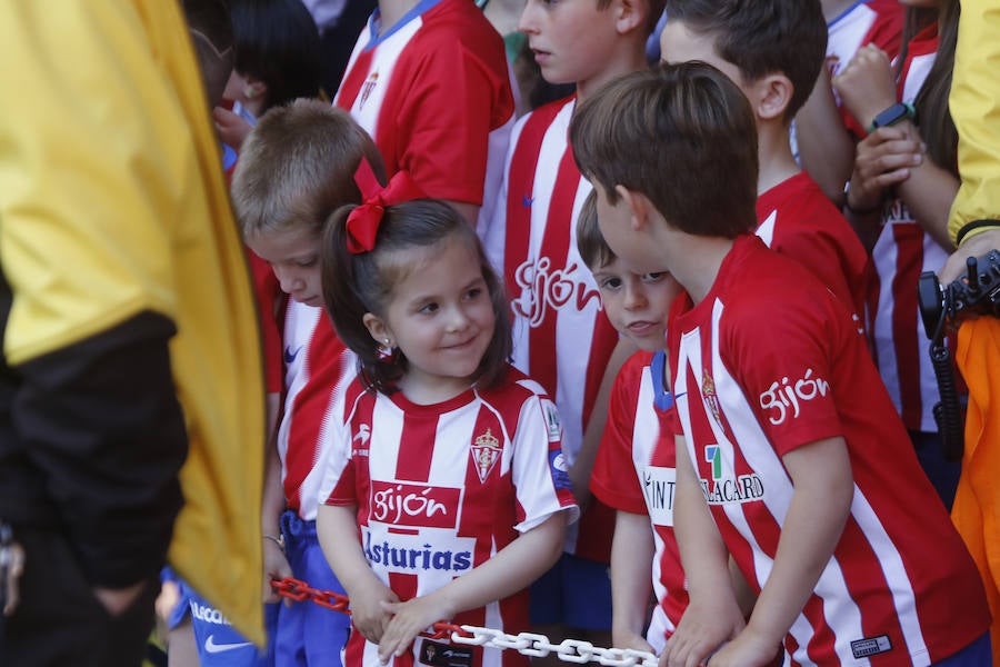 Fotos: ¿Estuviste en el Sporting - Albacete? ¡Búscate!