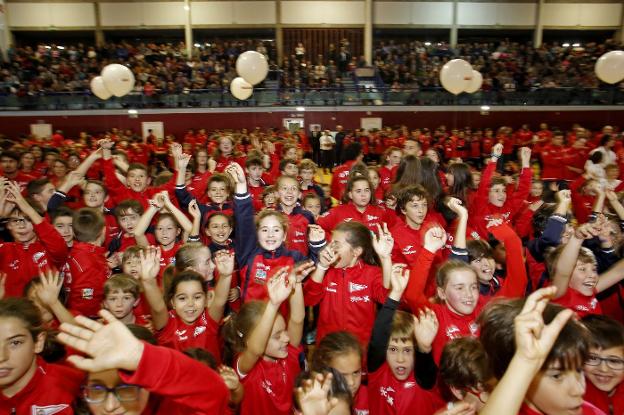 Unn momento de la presentación de las secciones del Grupo, en el Pabellón Braulio García. 