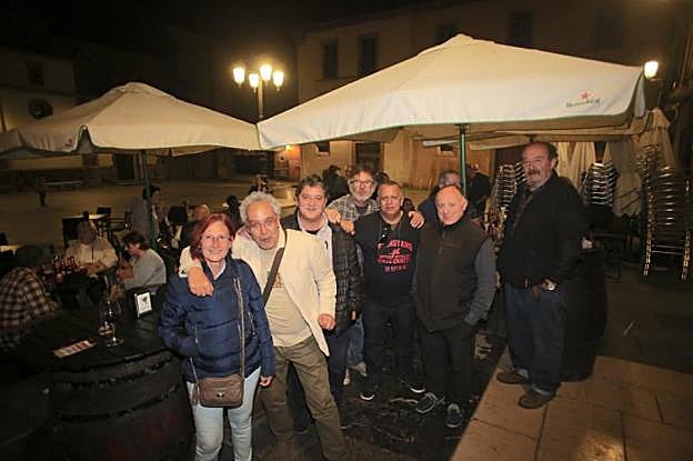 Ganemos siguió anoche los resultados en la plaza de Carlos Lobo.
