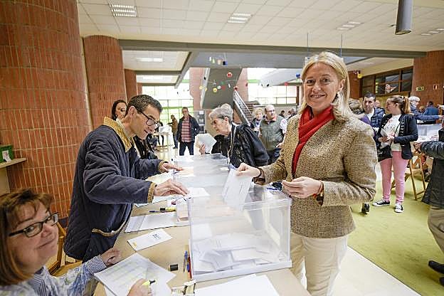 Cristina Coto votó ayer en El Milán.

