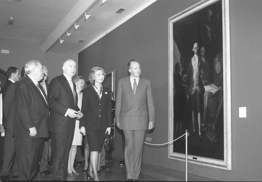 El rey Juan Carlos ha anunciado, este lunes, su voluntad y deseo de dejar de desarrollar actividades institucionales y completar su retirada de la vida pública a partir del 2 de junio, al cumplirse cinco años de la abdicación.