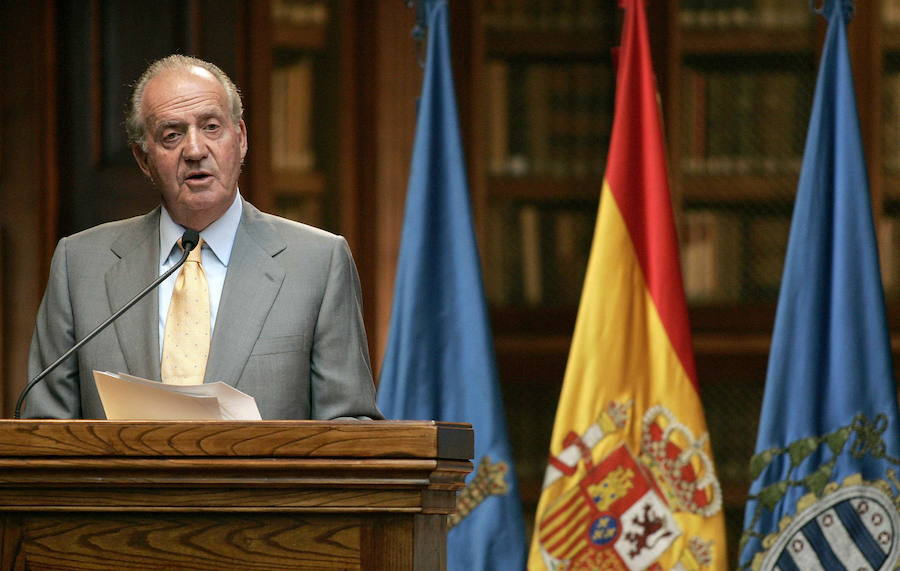 El rey Juan Carlos ha anunciado, este lunes, su voluntad y deseo de dejar de desarrollar actividades institucionales y completar su retirada de la vida pública a partir del 2 de junio, al cumplirse cinco años de la abdicación.