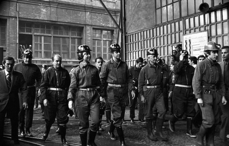 El rey Juan Carlos ha anunciado, este lunes, su voluntad y deseo de dejar de desarrollar actividades institucionales y completar su retirada de la vida pública a partir del 2 de junio, al cumplirse cinco años de la abdicación.