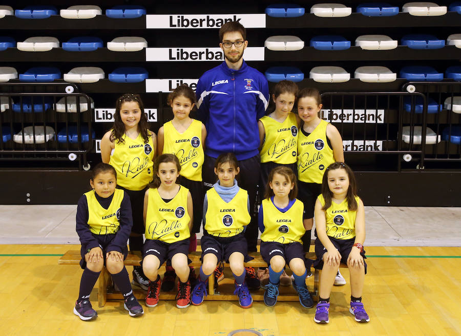 Colegio Loyola Benjamín femenino. Entrenador: Guillermo. Jugadoras: María, Marta, Ainara, Olaya, Melani, Laura, Teresa, Carmela e Irene.