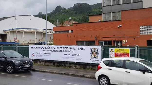 Pancarta instalada por el Ayuntamiento para avisar del próximo derribo de las instalaciones. 