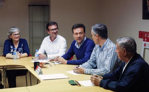 Ana González, Roberto Lena, Francisco Blanco e Iván Fernández Ardura, durante la Comisión Ejecutiva del PSOE de Gijón.