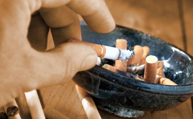 Los médicos alertan contra la relajación en la visión de los perjuicios del tabaco