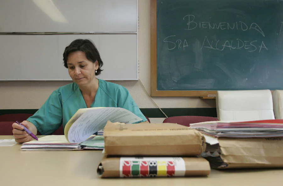 Carmen Moriyón, en su despacho del servicio de cirugía general del Hospital de Cabueñes el día siguiente de las elecciones del 2011.