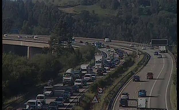 Imagen de las retenciones en la A-66 captadas por las cámaras de la DGT.