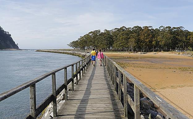 Playas de Misiego y Miami, en la ría de Villaviciosa