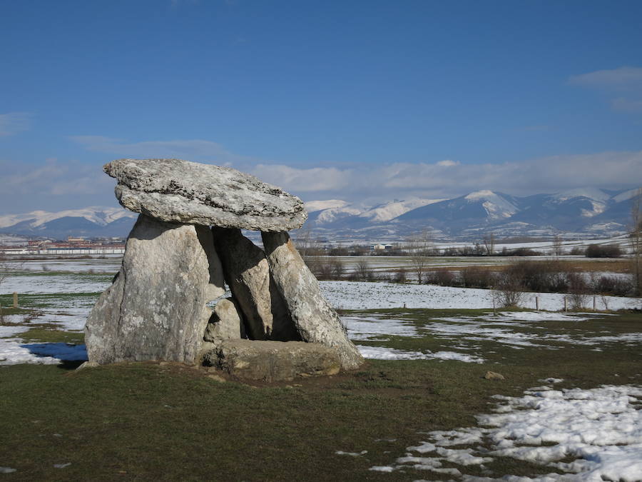 Este monumento megalítico fue formado con cinco piedras calizas verticales, en el 2500 a.C.