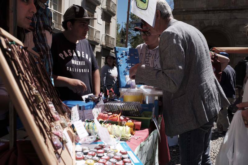 Se ha celebrado en la plaza Mayor y en él han participado 929 estudiantes de 23 centros educativos, que han formado 41 cooperativas educativas