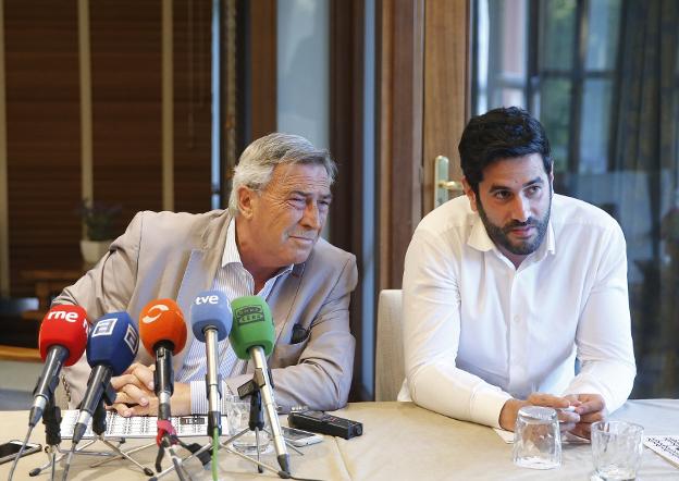 El presidente de Foro Gijón junto a Rubén Hidalgo. 