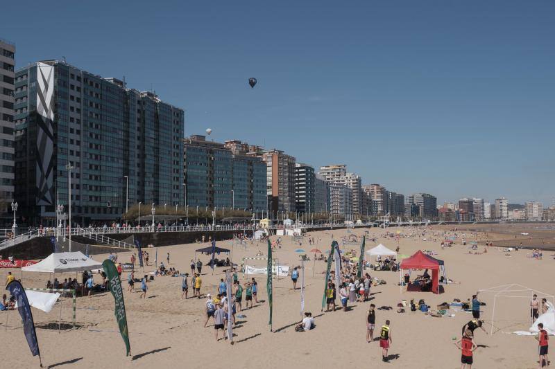 Las temperaturas siguen subiendo en la región en uno de los días de más calor de 2019, por lo que las playas y parques permanecen este sábado abarrotados.