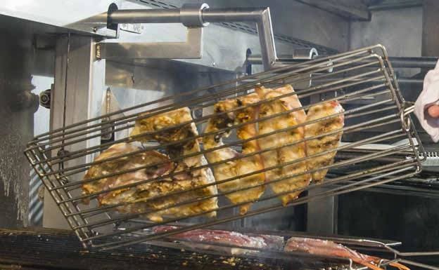 Rey a la brasa, uno de los platos insignia del restaurante Güeyu Mar de Ribadesella 