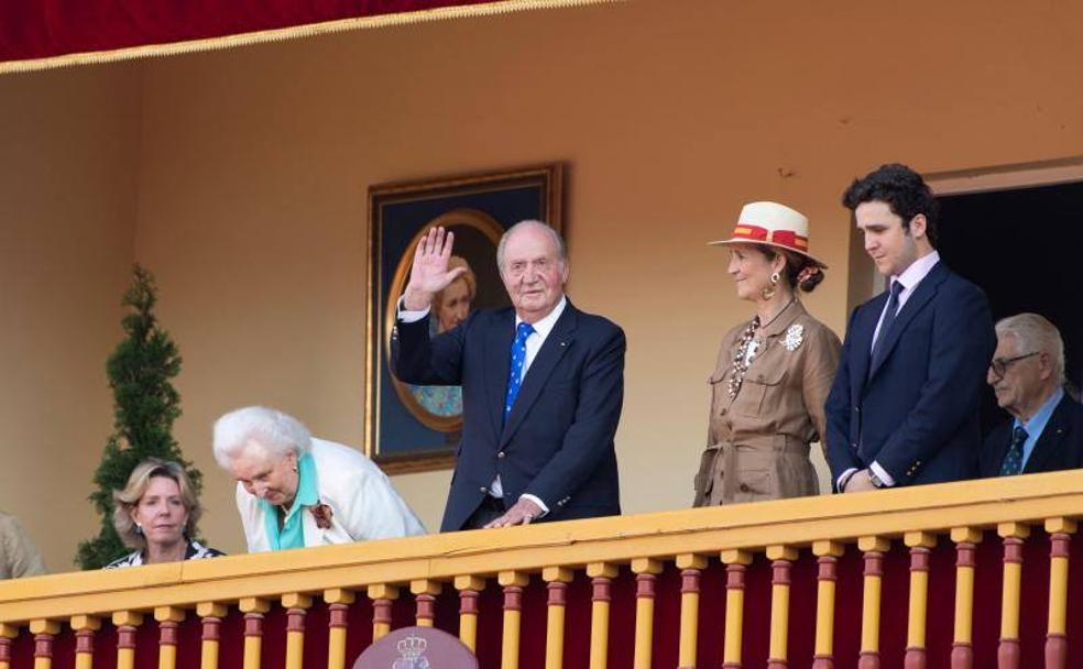 El Rey que bajó a la mina se aleja del foco