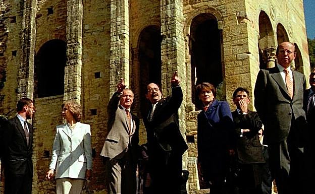 Imagen. Con el entonces presidente Sergio Marqués, en una visita a Santa María del Naranco en 1998. 