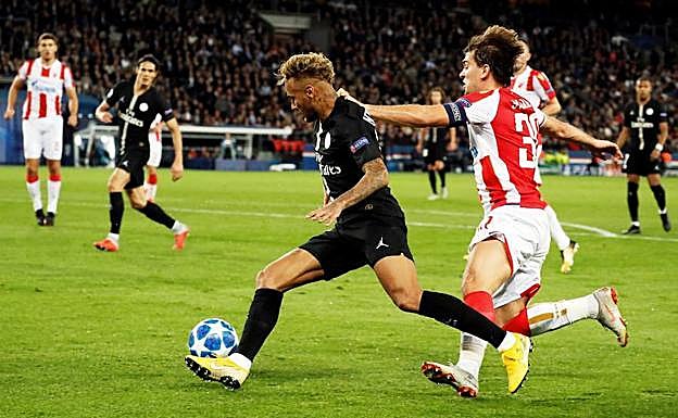 Neymar, en una acción del PSG-Estrella Roja.
