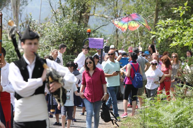 Cientos de romeros se dan cita en la popular Jira campestre que se inicia en El Cuadro.