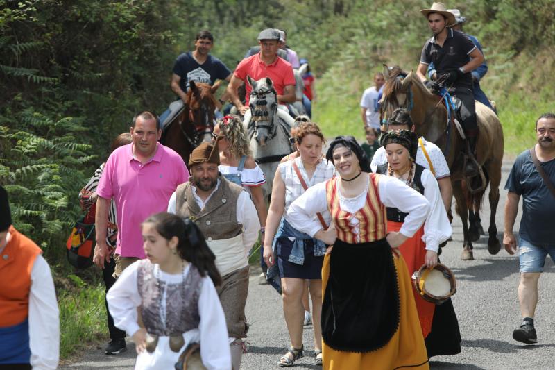 Cientos de romeros se dan cita en la popular Jira campestre que se inicia en El Cuadro.