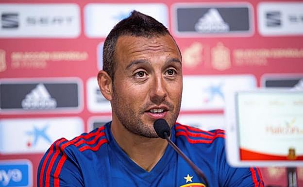 Santi Cazorla, durante su conferencia de prensa en la Ciudad del Fútbol. 