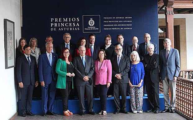 Foto de familia del jurado del premio Princesa de Investigación Científica Técnica