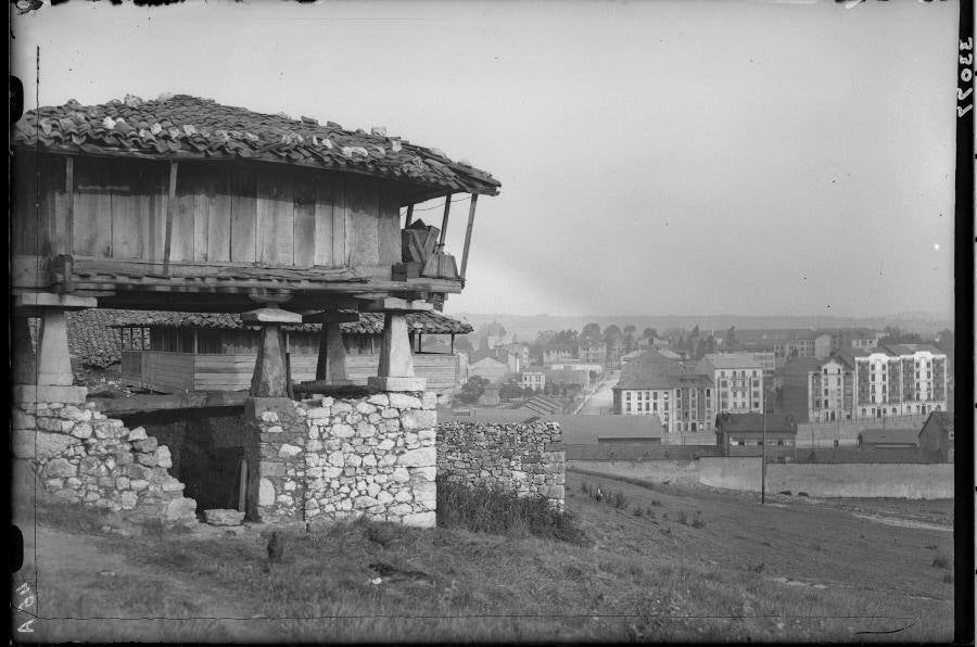 Un hórreo en las afueras de Oviedo.