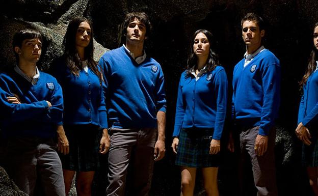 Yon González y el resto de protagonistas de 'El Internado'. 