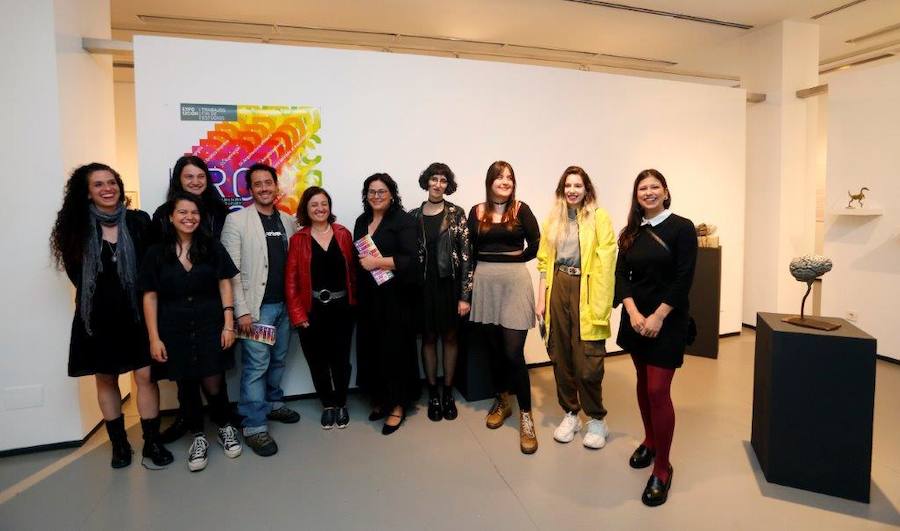 La Sala Borrón de Oviedo inauguró este miércoles una exposición con los mejores proyectos de fin de curso de la Escuela de Arte. Se trata de las obras seleccionadas en los ocho ciclos formativos de grado superior que se imparten en el centro.