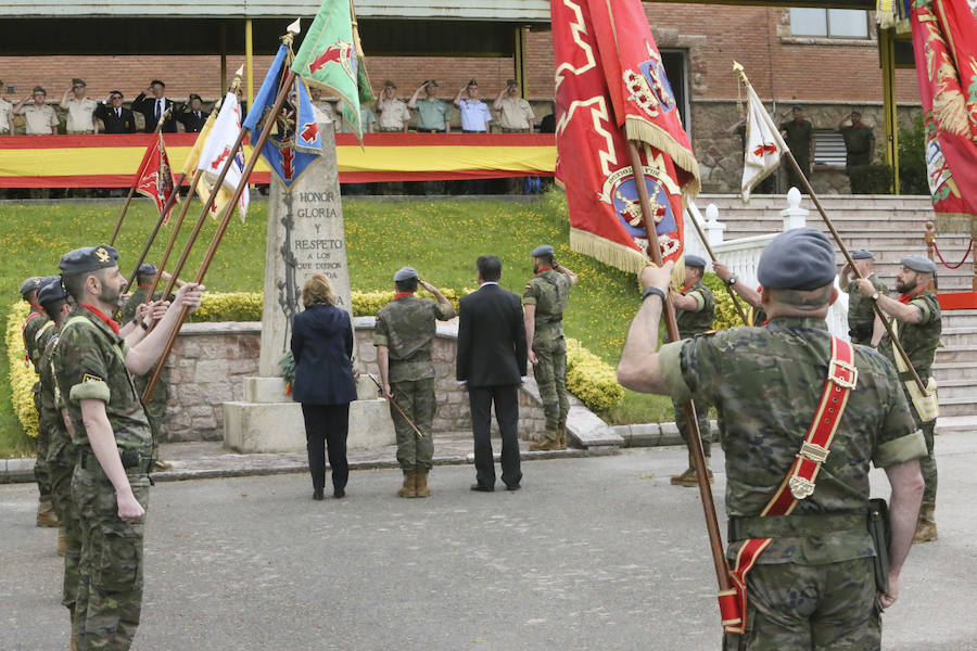 El coronel jefe Manuel Pérez López presidió los actos protagonizados por una Escuadra de Gastadores, una Banda de Guerra y los batallones San Quintín y Toledo del regimiento. 