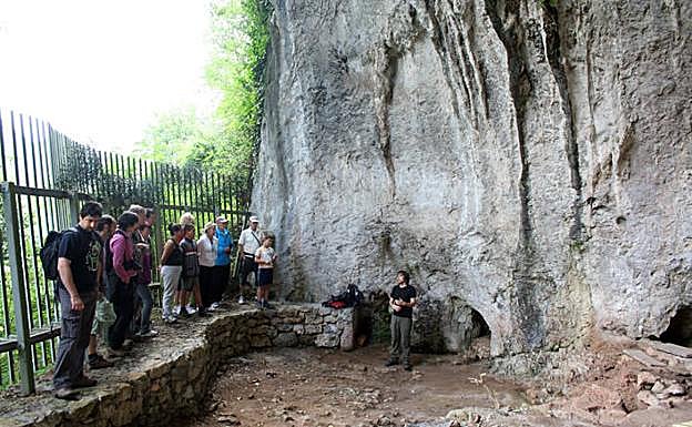 Cueva del Conde, en Santo Adriano.