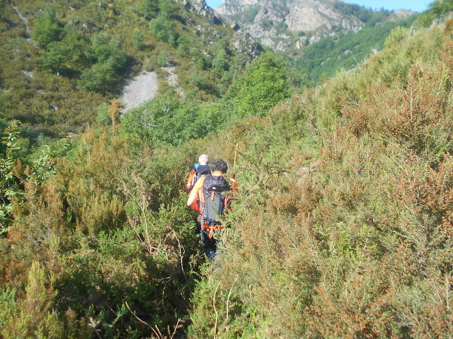 El sendero de gran recorrido de Genestoso a Rabo del Asno.