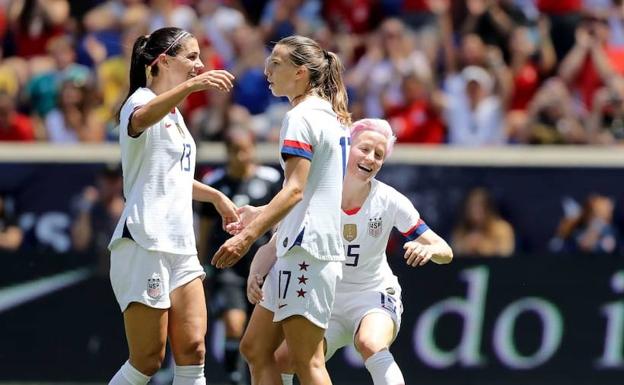 Las jugadoras de Estados Unidos celebran un gol. 