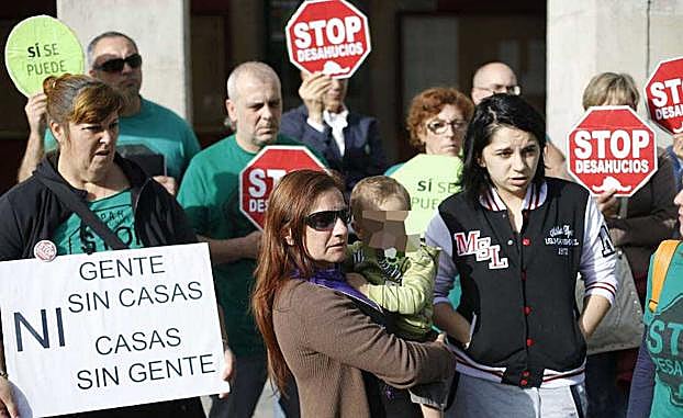 Manifestación de la Plataforma de Afectados por la Hipoteca en Mieres. 