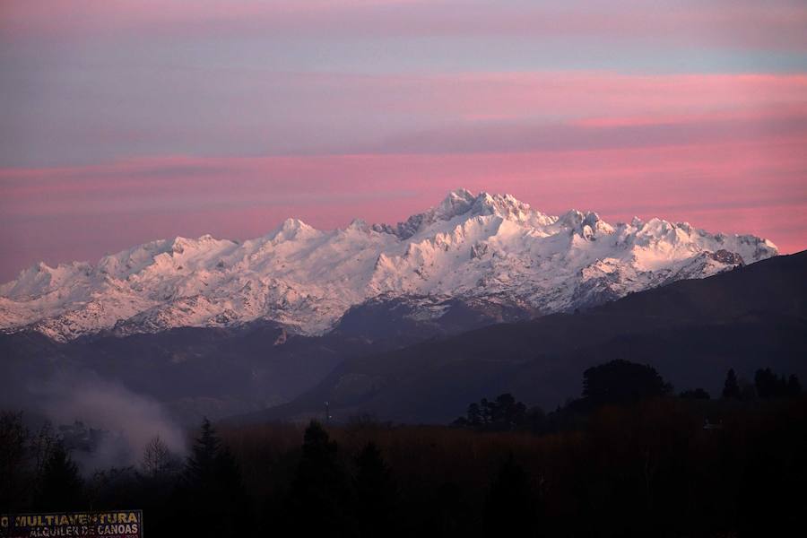 Atardecer en los Picos de Europa desde Cangas de Onís.