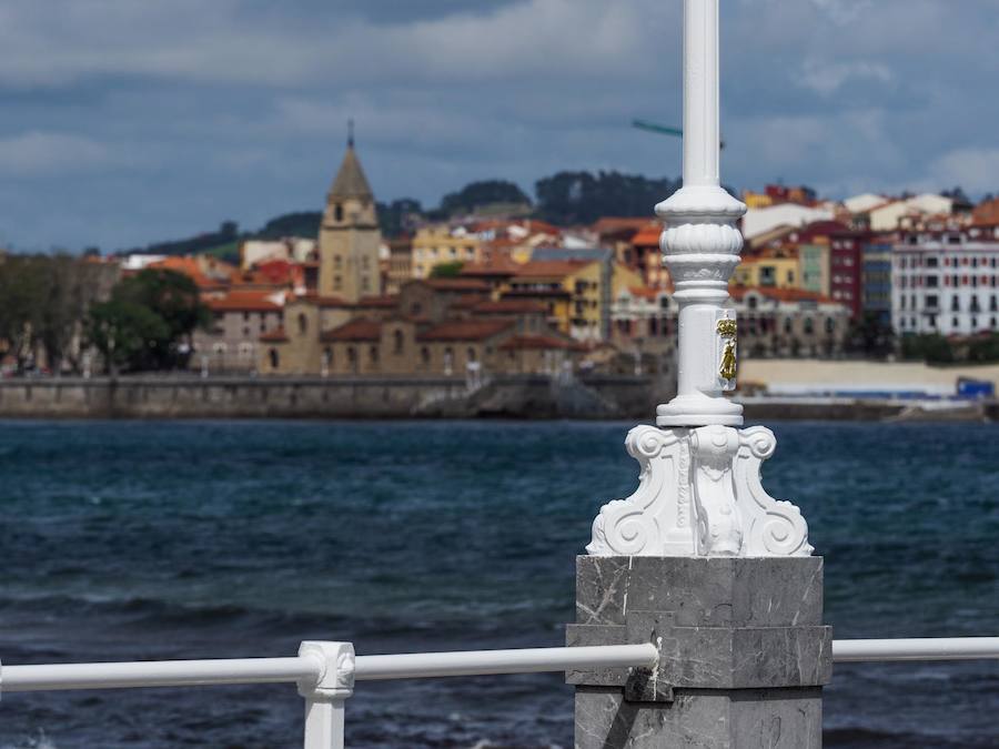 A las puertas del verano Asturias vivió una jornada atípica, con la caída de las temperaturas y precipitaciones débiles durante la primera parte del día. En algunos momentos el sol también hizo acto de presencia.