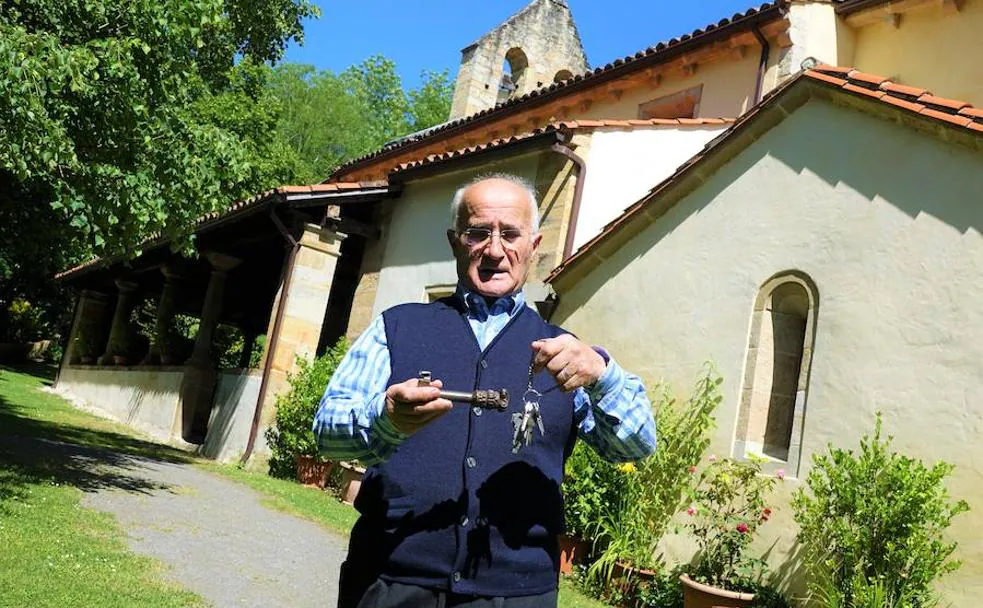 Llaves. Pedro Fernández, cura de todas las parroquias de Cabrales y de la cántabra de Tresvisu, en Santa María de Llas, en Las Arenas. 