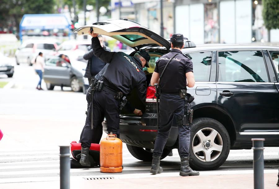 Los arrestados, dos chicos y una chica, está acusados de robar en supermercados. 
