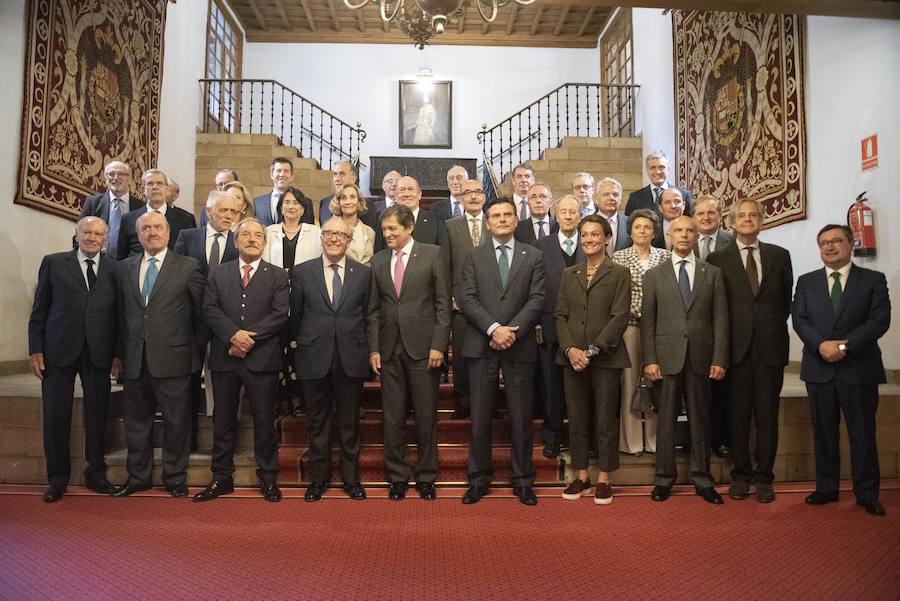 Treinta y cuatro candidaturas de veintiún países optan al galardón que se dará a conocer este jueves.