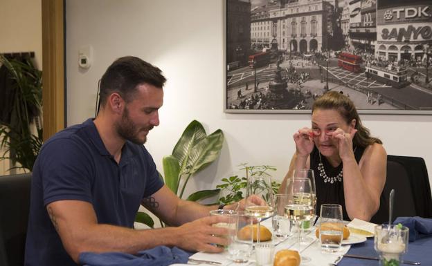 La emotiva cena de Saúl Craviotto y su madre en 'Cena con mamá'