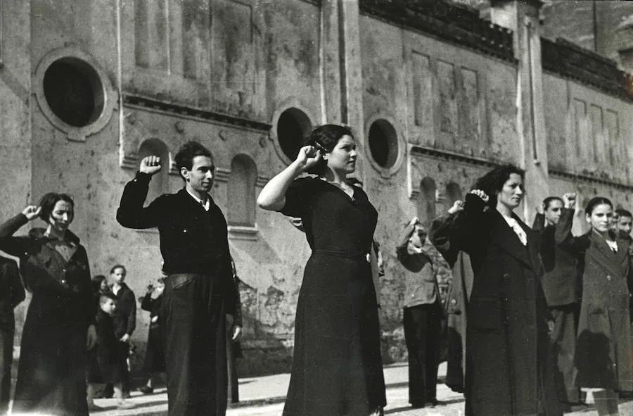 Miembros de las Juventudes Socialistas Unificadas. Gijón, 29 de marzo de 1937